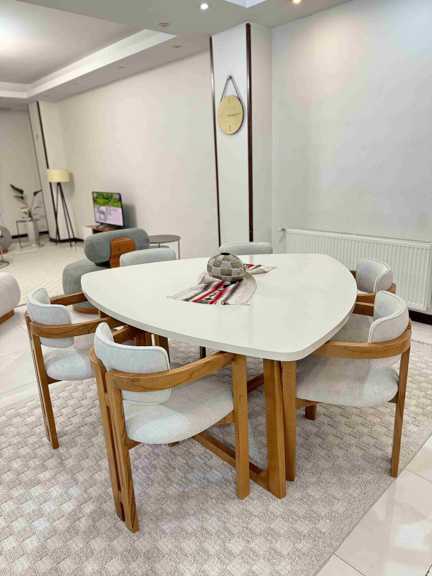 تزیین میز ناهار خوری مینیمال