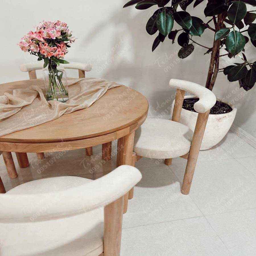 دیزاین میز ناهار خوری مینیمال با گل